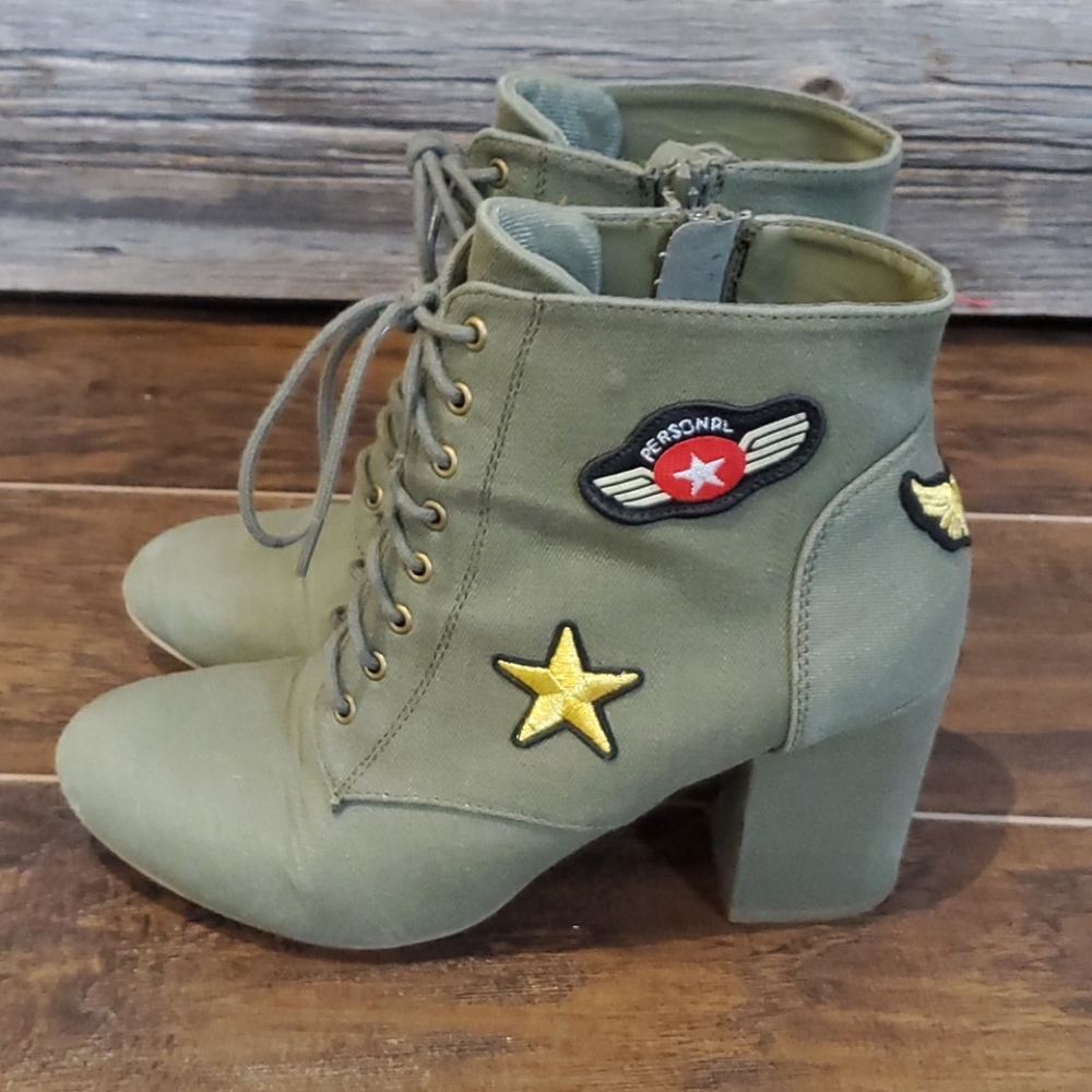Lace-Up Boots - Picture 4 of 8